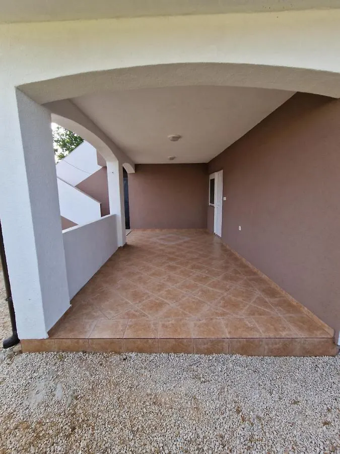 Apartments Ema Vir