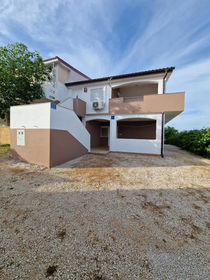 Apartments Ema Vir
