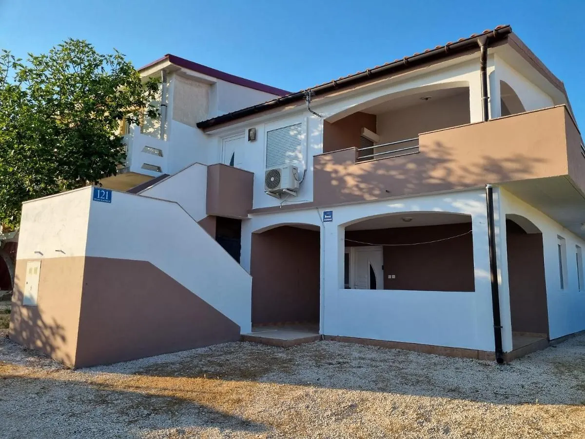 Apartments Ema Vir