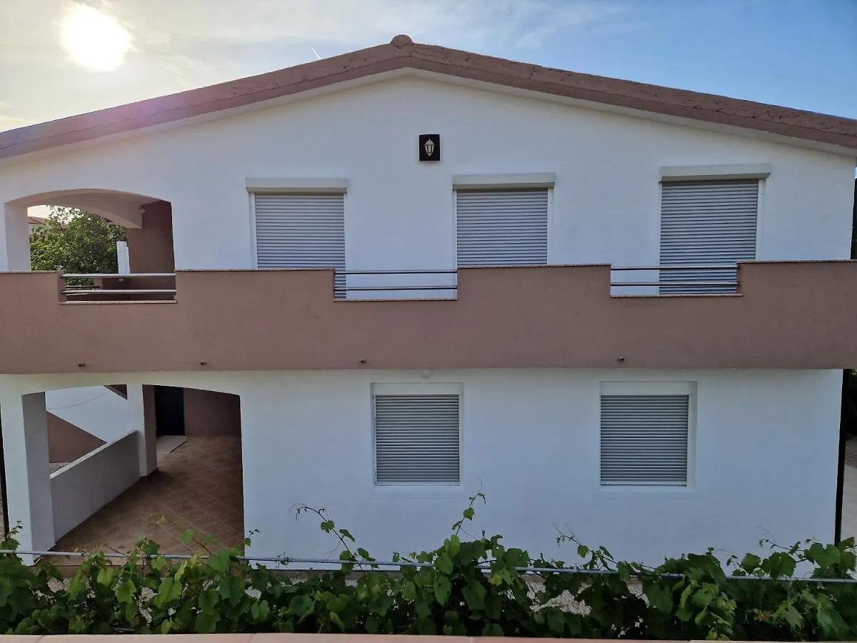Apartments Ema Vir 0*,  Croatia