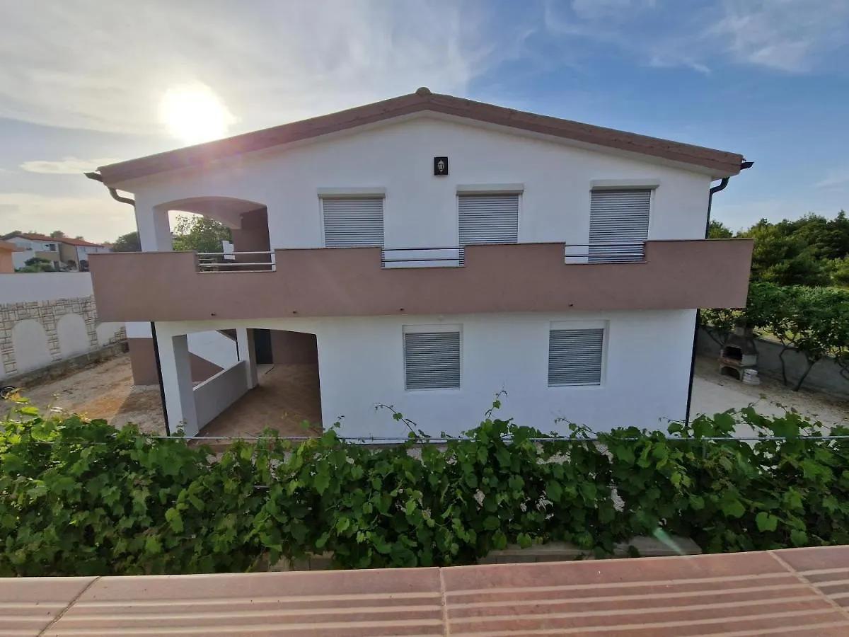 Apartments Ema Vir