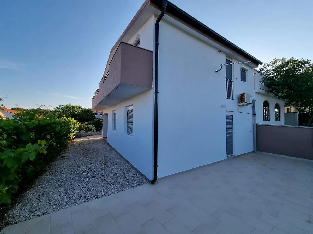 Apartments Ema Vir
