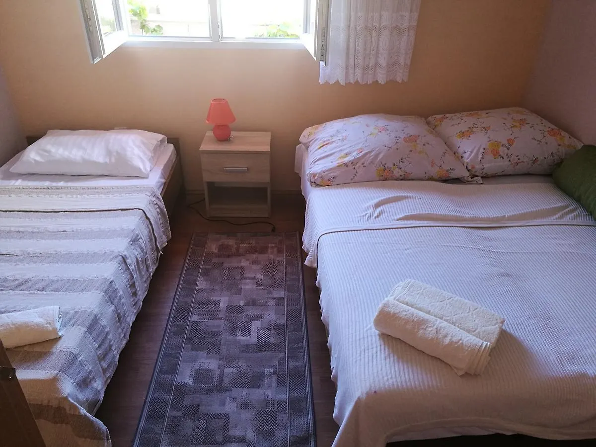 Apartments Ema Vir